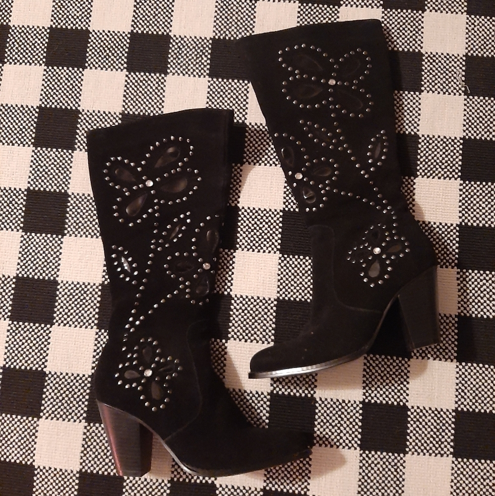 Suede boots with flower embellishments